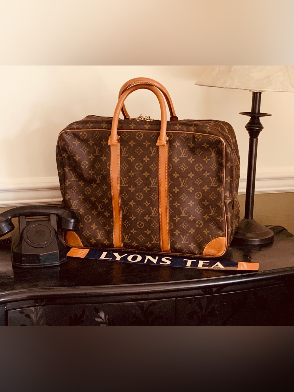 Authentic Vintage Louis Vuitton Porte de Voyage Sac 42 with full Legitgrails COA